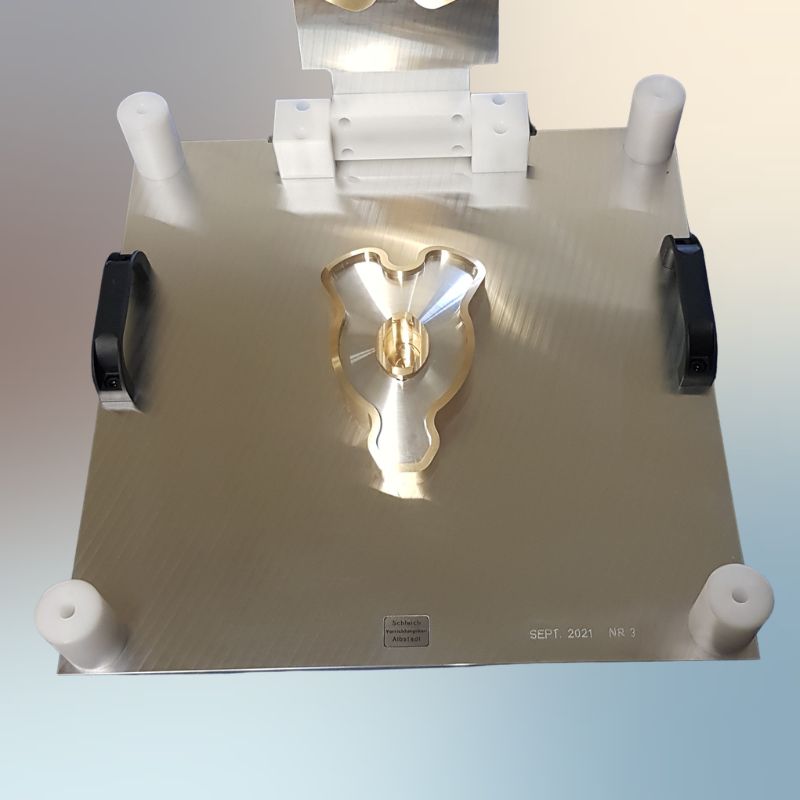 ein speziell angefertigtes sonderwerkzeug von schlaich gmbh in albstadt